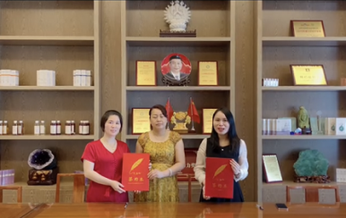 恭喜龍女士呂女士成功加入翌芙萊大家庭，成為翌芙萊美業(yè)傳播天使。